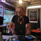 dj V.